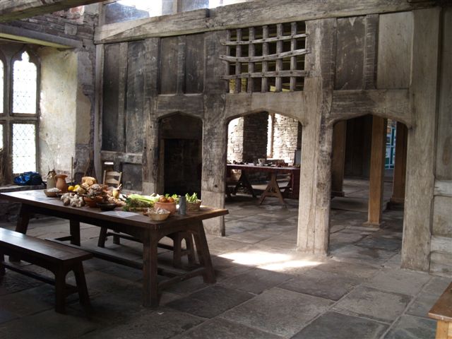 The building of the new 1550s corps de logis at Soulton swithched the most elite parts of life out of base court.