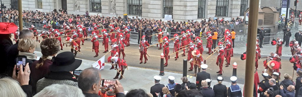 A salute to the new Lord Mayor before he enters Mansion House