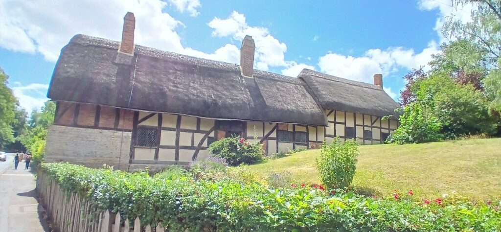 Non-garden elevation of Anne Hathaway's Cottage.