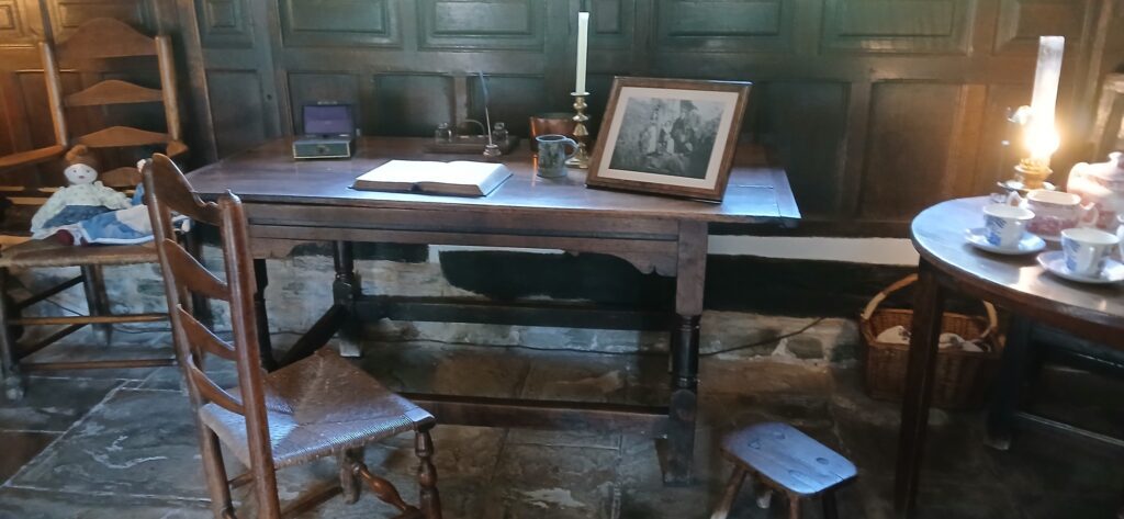 Oak table in the Parlour of Anne Hathaway's Cottage.