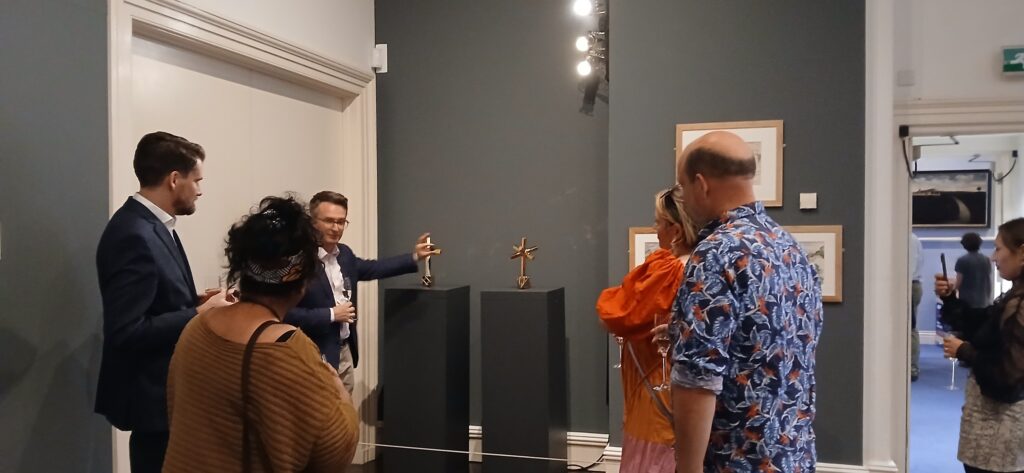 James Wenn and James Syrett discuss the wirk INHOC SIGNO with artists and the public at the Shrewsbury art Shoe 2025
