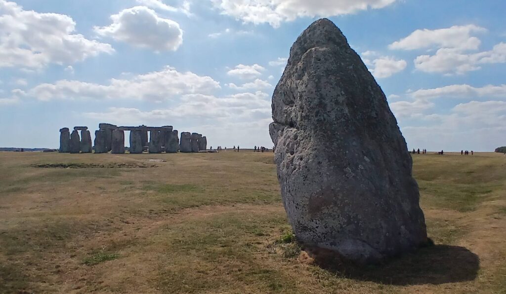 Looking from the heal stone to Stonehenge