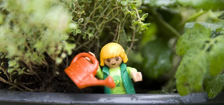 Playmobil Characters & “As You Like It” Explained in a 9-Minute Light-Hearted Video!