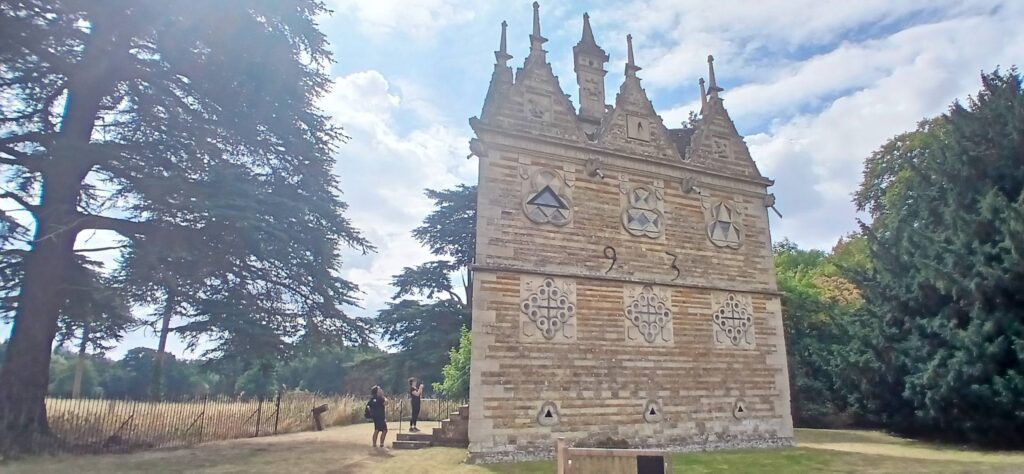 Interior: Rushton Triangular Lodge - more maths!