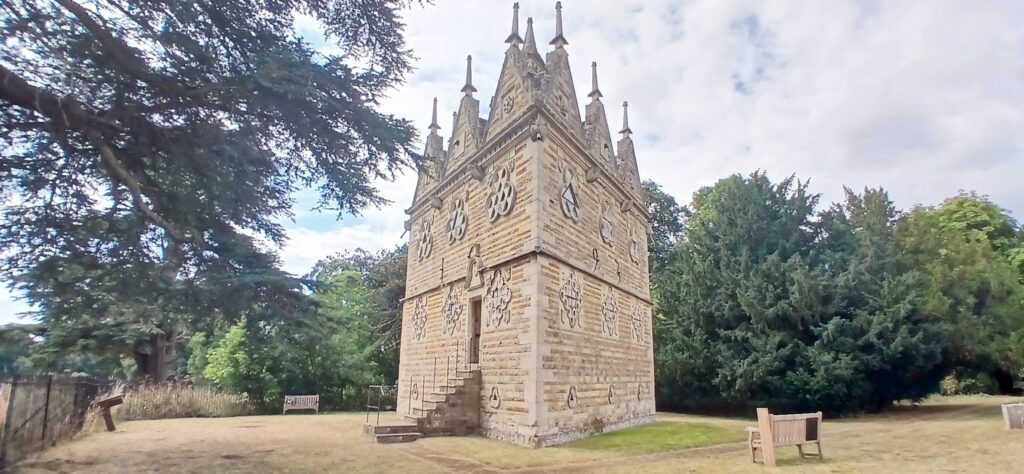 Rushton Triangular Lodge