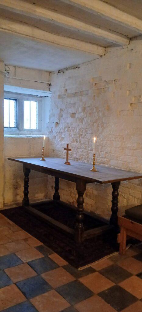 Simple Communion Table in the Prayer Room: a careful heritage presentation and a working space for ecumenical engagements.