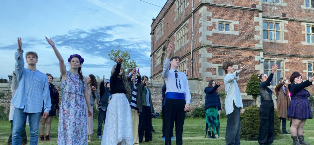 Shropshire Youth Theatre Take a bow