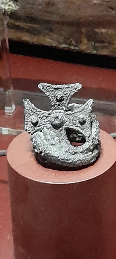 This silver cross, set with garnets in a quinquox arrangement, merges aesthetic luxury with profound meaning; the stones’ deep red color served as a visceral, symbolic link to the Passion, anchoring personal faith at a time when the religious world was being fundamentally rewritten.