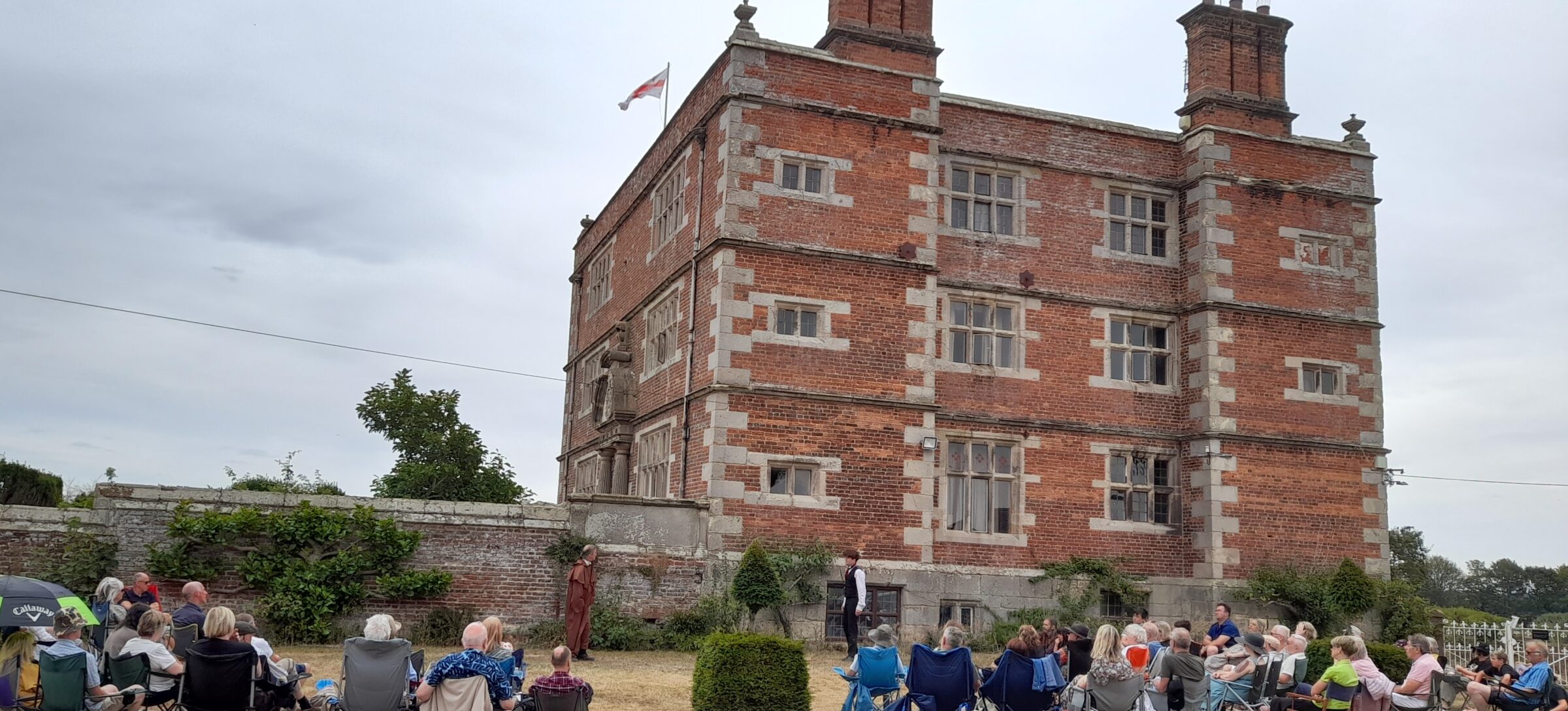 British Touring Shakespeare delivers a magnificent 2026 performance of Romeo and Juliet within the intimate atmosphere of the Conduit Court at Soulton Hall.