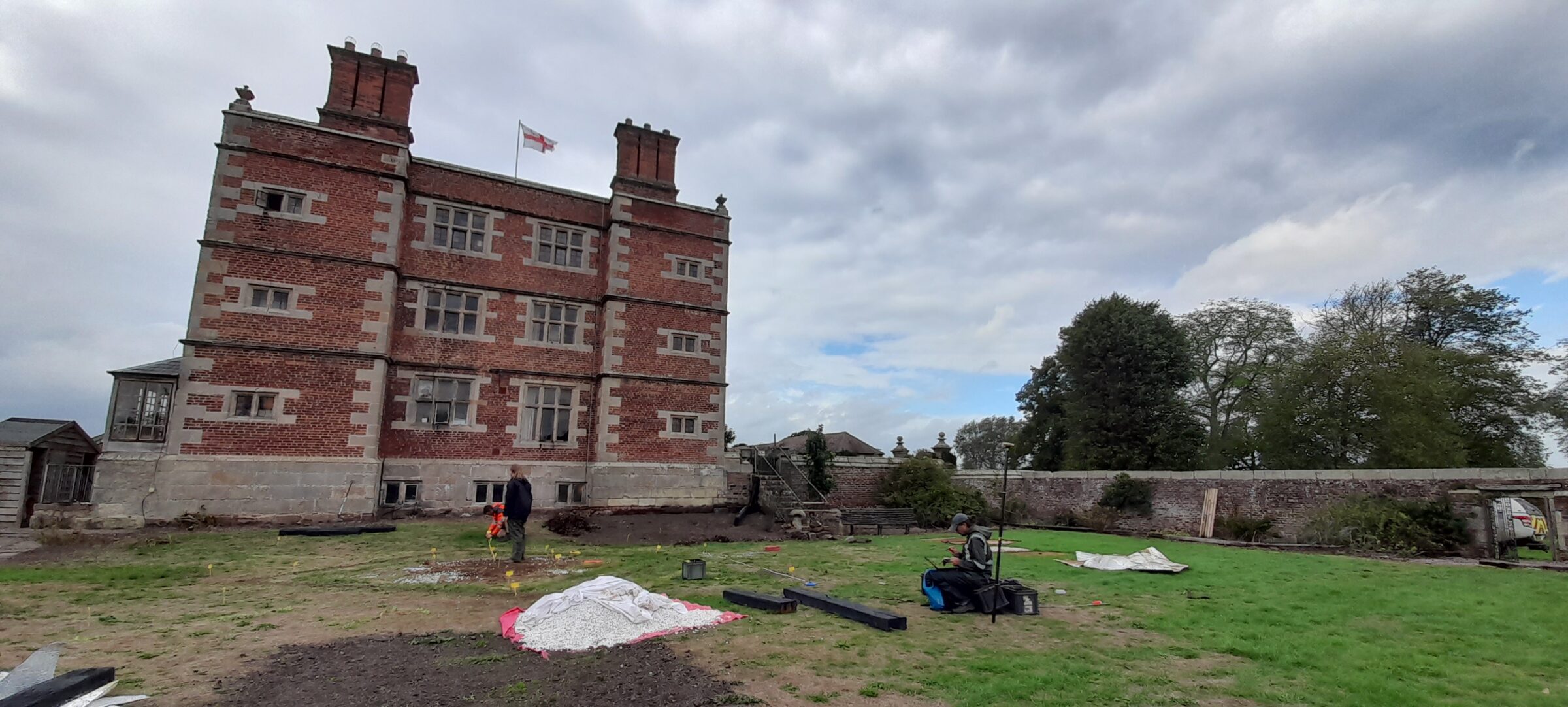 Preparations for a second seismology survey at Soulton Hall on the Erkenwald site (Earth Rover, Exeter University, Harper Adams University at Soulton Hall, September 2026)
